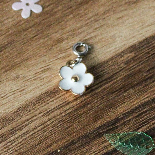 White Daisy Charm