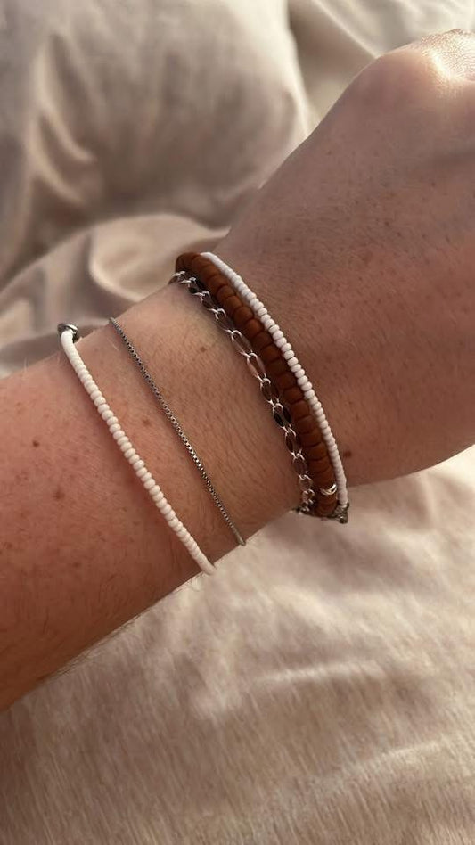 Silver dainty sliding adjustable
(can be worn up to 8.0”)